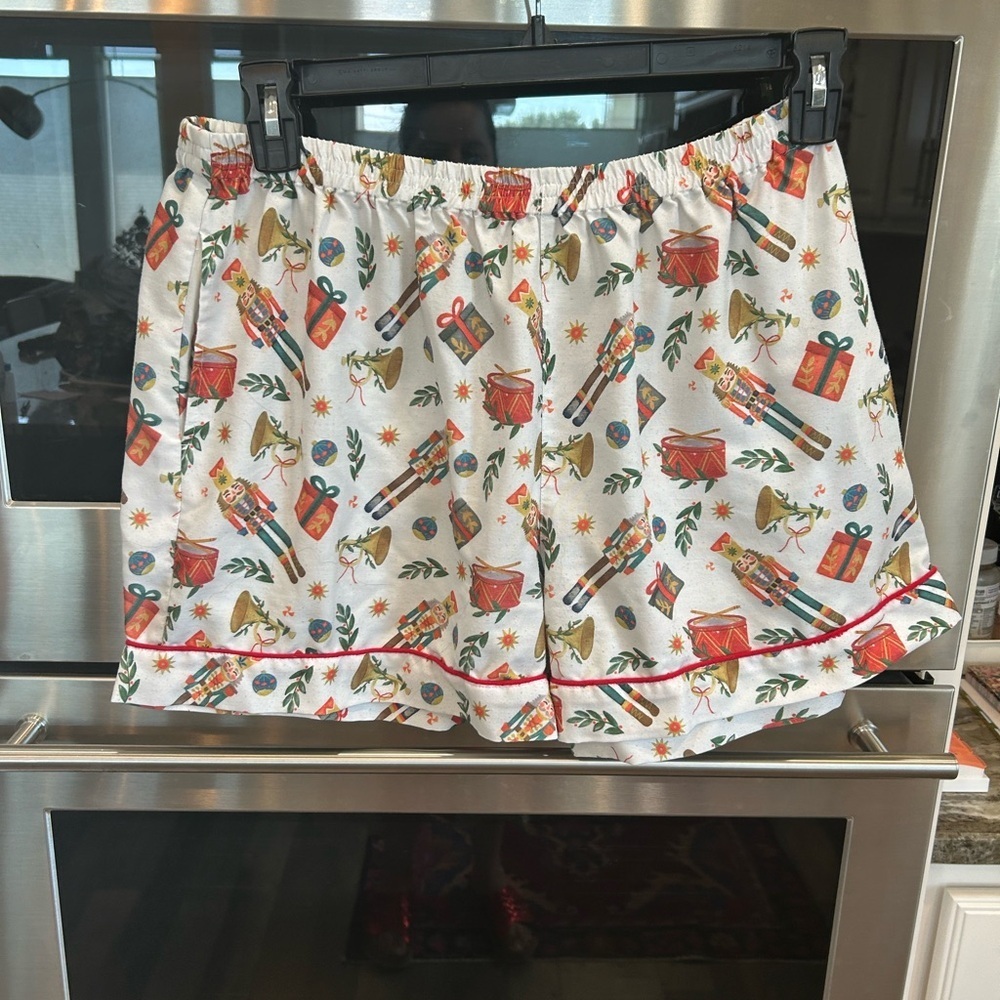 Mud Pie Festive Print Women's Pajama Shorts, L, have some piling & wear